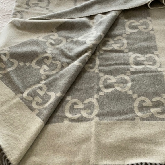 NEW AUTH GUCCI GG logo grey luxury throw blanket monogram fringe 72”x 54” - Picture 10 of 12